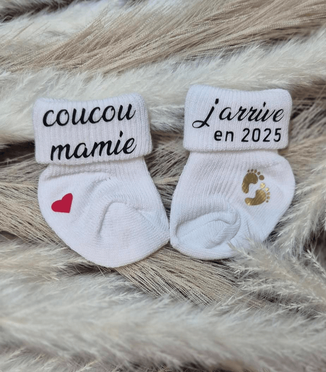 Chaussettes d'annonce de grossesse pour bébé  thème j'arrive en 2026