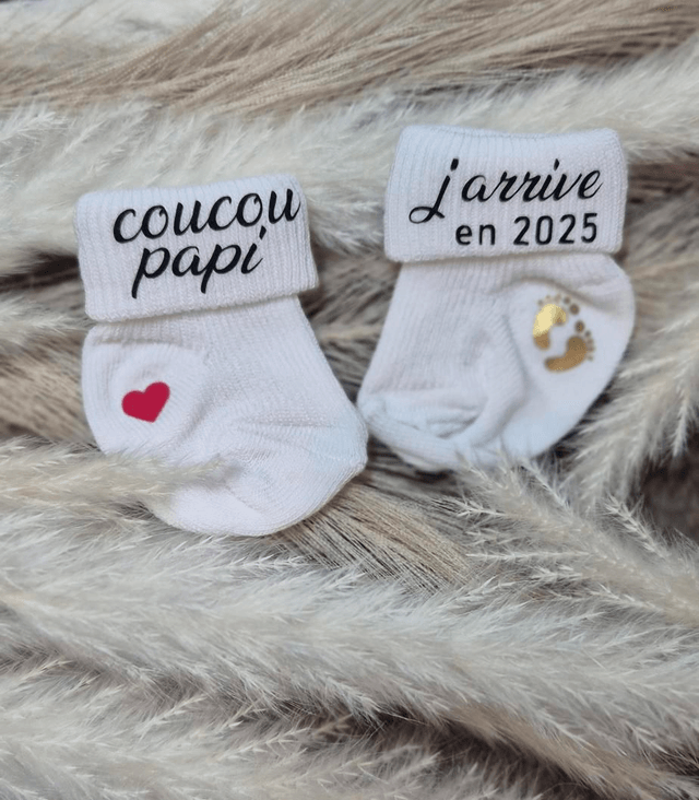 Chaussettes d'annonce de grossesse pour bébé  thème j'arrive en 2026