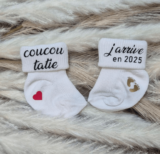 Chaussettes d'annonce de grossesse pour bébé  thème j'arrive en 2026