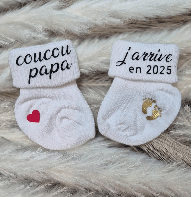 Chaussettes d'annonce de grossesse pour bébé  thème j'arrive en 2026